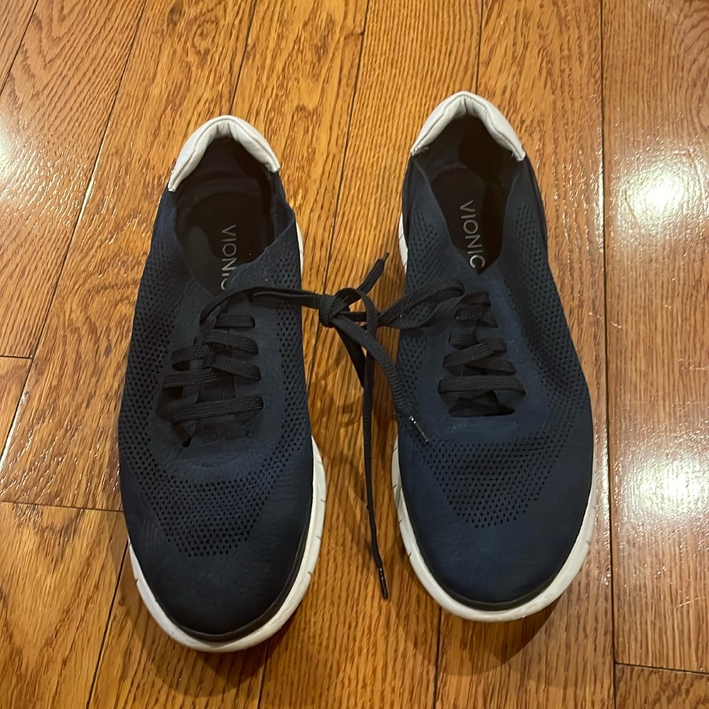 Vionic women’s size 10 sneakers navy - excellent